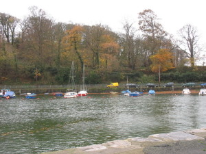 Boating in Autumn Wiki Commons